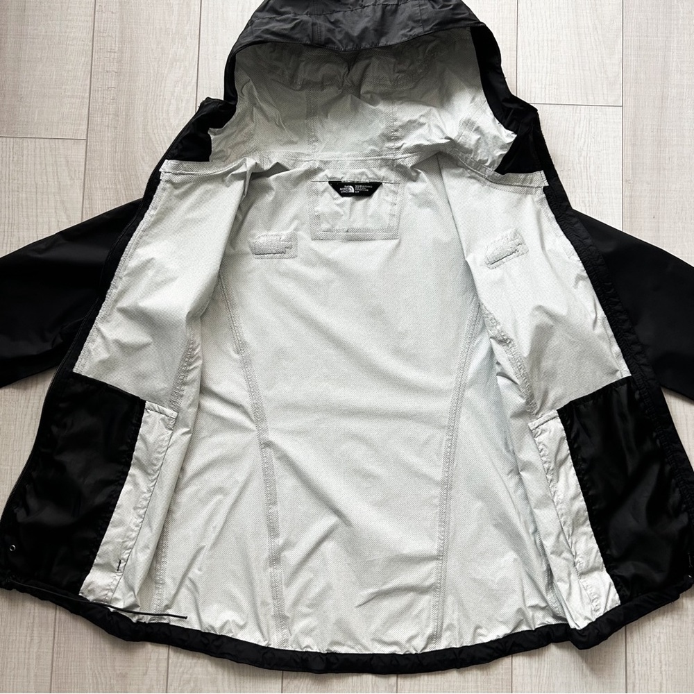 The North Face Venture II black dryvent rain jacket - Picture 12 of 14